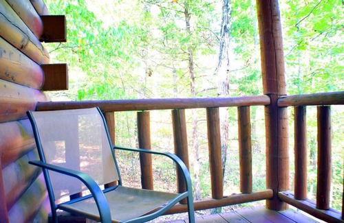Octavia Cabin | Broken Bow Lake Cabin in the woods