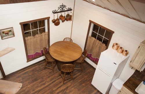 Deweyville House | Broken Wire Cabin-Peaceful, private and safe country experience!