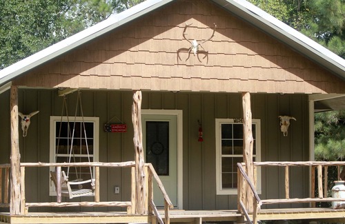 Deweyville House | Broken Wire Cabin-Peaceful, private and safe country experience!