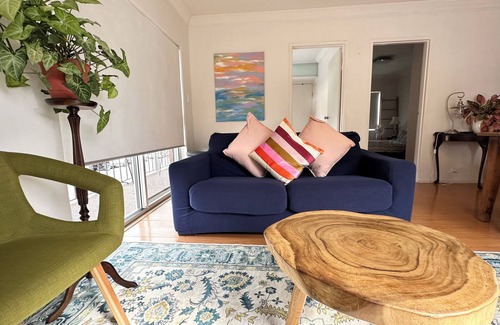 Bronte Apartment | Bronte beach 2 BD apartment, next to trendy cafes and shops, Family friendly!