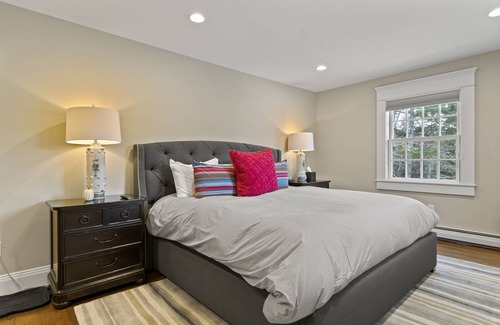 West Dover Hotel | Brook Bound Inn - Main Lodge - Deluxe King w/Pullout Couch - Room 203n