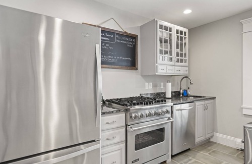 West Dover Cabin | Brook Bound Inn - Queen Bedroom - First Floor - Room 101n