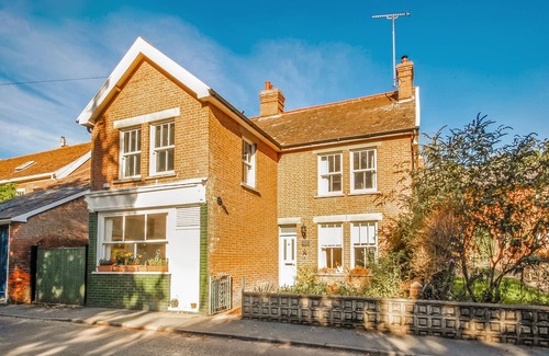 Earl Soham House | BROOK HOUSE, pet friendly, character holiday cottage in Framlingham