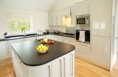 Pattiswick Cabin | Brook Lodge holiday cottage is located just a stone’s throw away from Colchester.