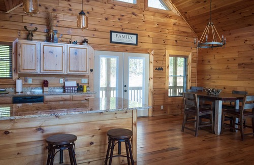 Bryson City Cabin | Brooke's Place * Deep Creek Area * - Luxury Cabin