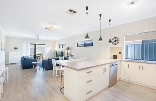 Goolwa House | Brooking's Perch, Walk to Shops & River, WiFi