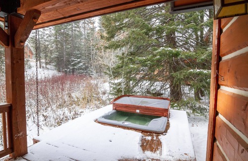 Tamarack Ski Chalet | Brookside Chalet - Tranquil Chalet |Wrap-Around Deck |Pet Friendly
