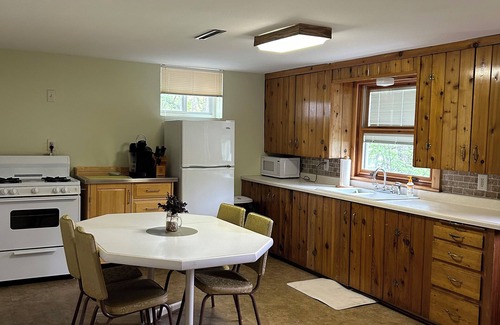 Alexandria House | Brophy Reflections 4BR/2BA, 2 Kitchens, Firepit, Year Round Rental, Lic#1798
