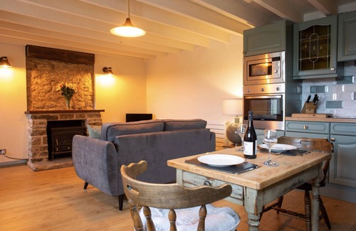 Foolow Cottage | Brosterfield Cottage - sleeps 2 guests in 1 bedroom