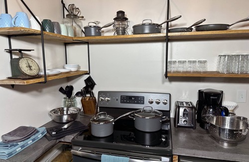 Helmsburg House | Brown Co, Hot Tub, King Bed, Sleeps 10, Bumper Pool, 5 Smart TVs Firepit, Grill