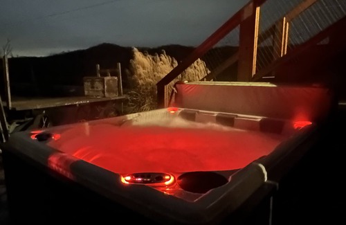 Helmsburg House | Brown Co, Hot Tub, King Bed, Sleeps 10, Bumper Pool, 5 Smart TVs Firepit, Grill