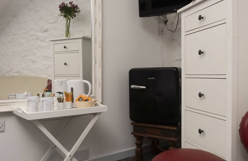 St Just House | Browns, B&B - a hotel room that sleeps 2 guests in 1 bedroom
