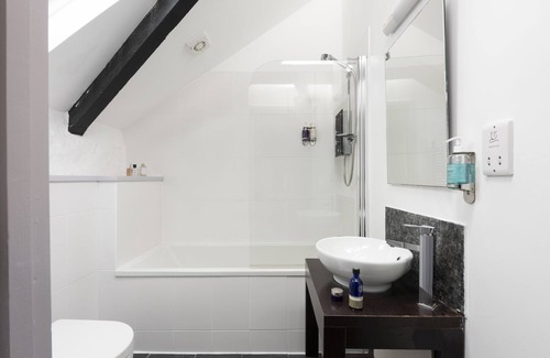 St Just House | Browns, B&B - a hotel room that sleeps 2 guests in 1 bedroom