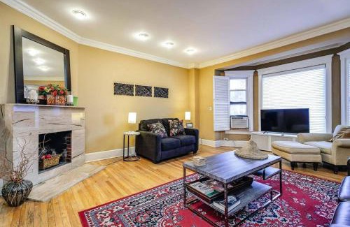 Gold Coast Apartment | Brownstone in Gold Coast - Downtown