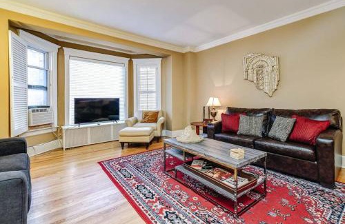 Gold Coast Apartment | Brownstone in Gold Coast - Downtown