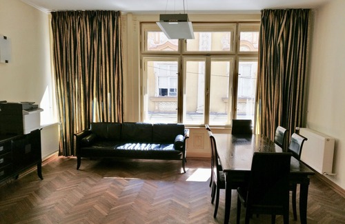 Old City Apartment | Bruck Palace | Old Town | Spacious and Bright.
