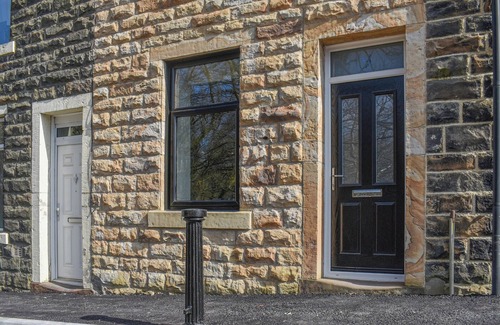 Burnley Cottage | Brun terrace offers a perfect blend of elegance and comfort.