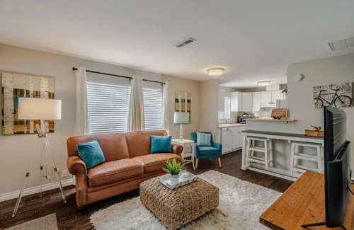 Tri-Cities House | Bruneau Bungalow Side A