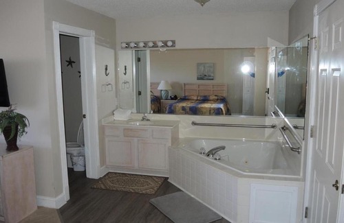 Calabash Apartment | Brunswick Plantation Studio Home 407L with Onsite Golf Course and Pools studio