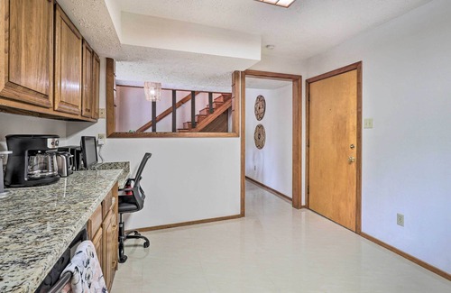 Briarcrest Estates Cottage | Bryan Home w/Deck & Yard ~ 4 Mi to Texas A & M!