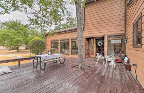 Briarcrest Estates House | Bryan Home with Deck and Yard about 4 Mi to Texas A and M!