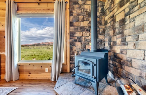 Panguitch Cabin | Bryce Canyon Retreat, Awesome Paunsaugaunt cabin - Incredible views on private l