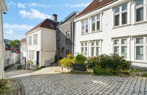 Bergen City Centre Apartment | Bryggen Penthouse I NEW 2021! I w/Free Parking!