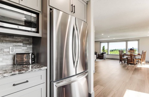 Salem House | Bryn Mawr Vineyards Gatehouse: Newly Remodeled Home on the Vineyard