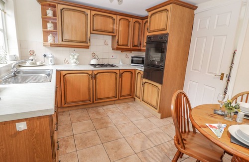 Treffynnon Cottage | BRYN OFFA COTTAGE, romantic, with a garden in Holywell