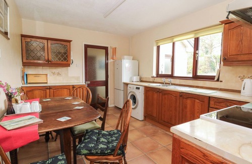 Llangybi Cottage | BRYN YR HAF, pet friendly, with open fire in Lampeter