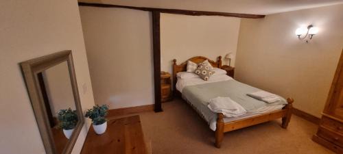 Llanfihangel Tal-y-llyn Bed & Breakfast | Brynderwen Barn