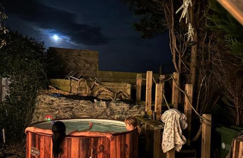 Llanfachraeth Villa | Brynglas Cottage with Hot Tub, Anglesey.