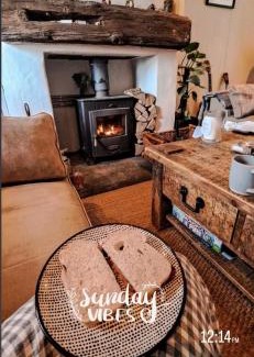 Llanfachraeth Villa | Brynglas Cottage with Hot Tub, Anglesey.