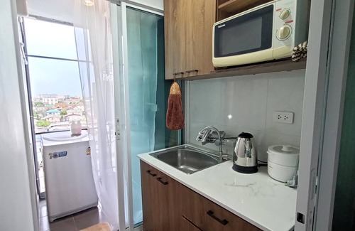 Phra Khanong Condo | BTS Bangchak Serenity: High-Speed Wi-Fi, Free Pool & Gym, HBO, Washer, Kitchen
