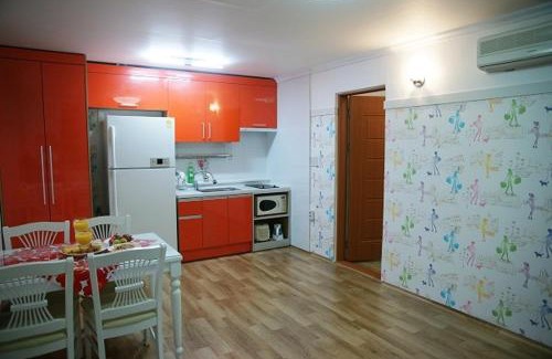 Byeonsan House | Buan Floor Pension
