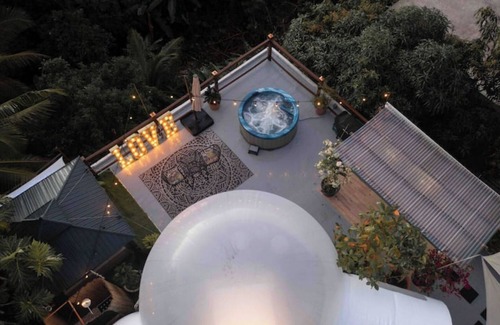Guadiana RV Rental | Bubble room with a view, Jacuzzi spa, kitchen.