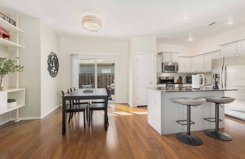 Farmington House | Bubbly Blue-Monthly Rental-3 Mi to UofA & Downtown