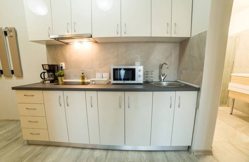 Bucharest City-Centre Apartment | Bucharest Wander - Victoria Studio with Balcony