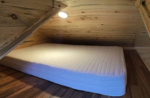 Frank Cabin | Buck Hill Tiny Home Cabin #2 Mountain & Pond Views