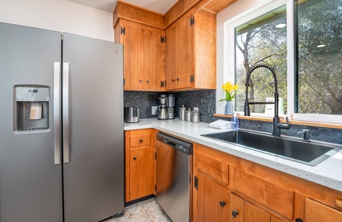 Yosemite Forks House | Buckeye Bungalow w hot tub/firepit/views! Pet Friendly!