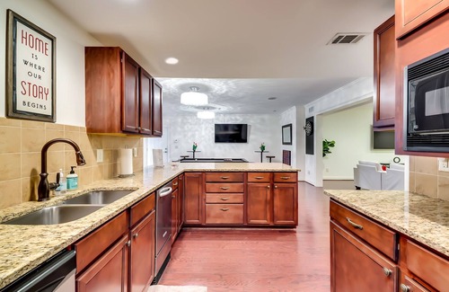 Buckhead House | Buckhead fenced N Gated Ensuited 6BD,8bath Estate, 5mins to shopping.Sleeps 12
