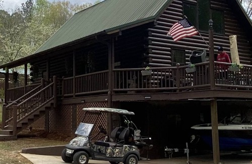 Tignall Cabin | Buckhead Lodge A-4 seasons lakeside cabin with gameroom