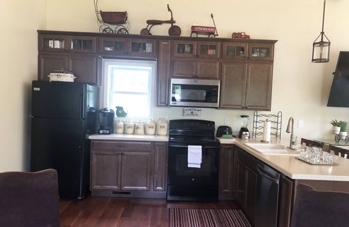 Keslers Cross Lanes House | Buckingham cabin #1@the lake minutes from New River Gorge National Park/hot tub