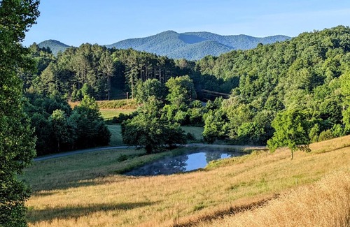 Warne House | Bucolic Mountain View Stargazing Sunsets Wildlife