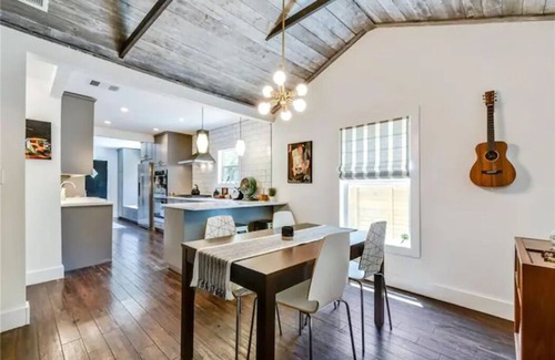 Govalle House | Buddy's East Austin Oasis + Sparkling Pool!