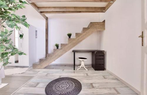 Terezvaros Apartment | Budget Apartment by Hi5 - Mozsár