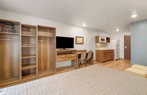Austin Hotel | Budget-Conscious Suite Near Top Austin Spots – Full Amenities for Long Stays