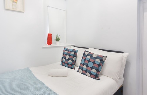 King's Cross Apartment | budget entire flat - eurostar - kings cross 1