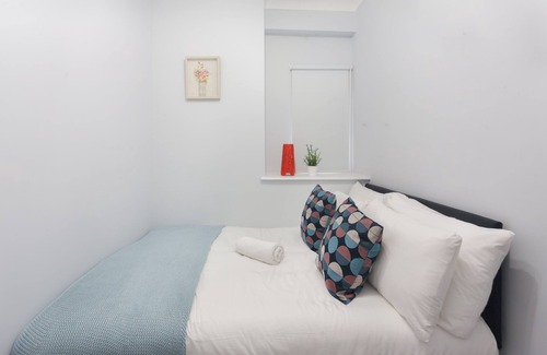 King's Cross Apartment | budget entire flat - eurostar - kings cross 1