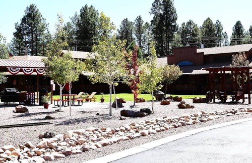Pinetop Condo | Budget-Friendly Basecamp in the Pines